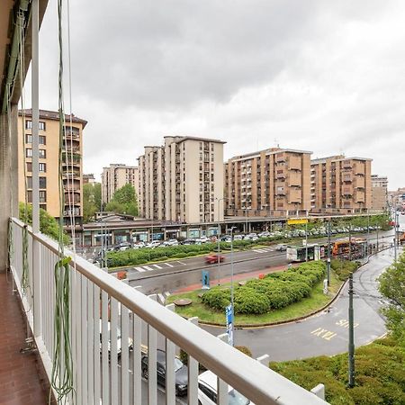 Piazza De Angeli M1 Comfortable Flat With Balcony Мілан Екстер'єр фото