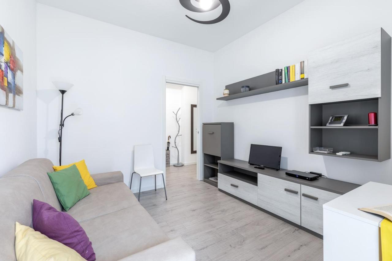 Piazza De Angeli M1 Comfortable Flat With Balcony Мілан Екстер'єр фото