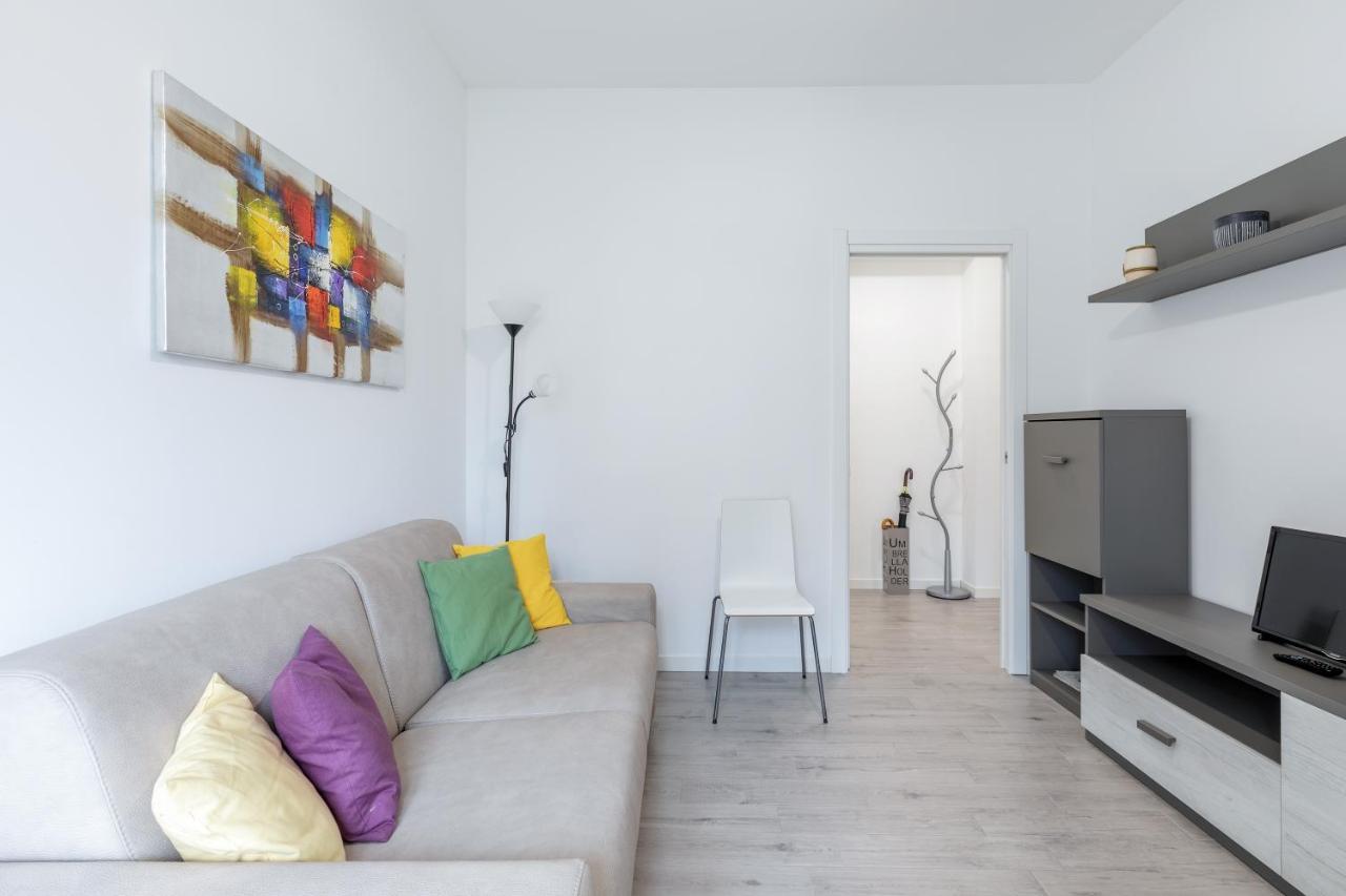 Piazza De Angeli M1 Comfortable Flat With Balcony Мілан Екстер'єр фото
