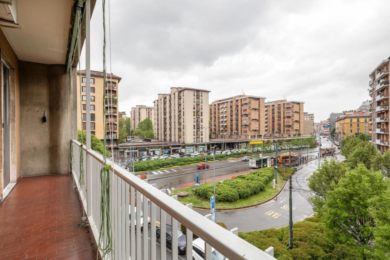 Piazza De Angeli M1 Comfortable Flat With Balcony Мілан Екстер'єр фото